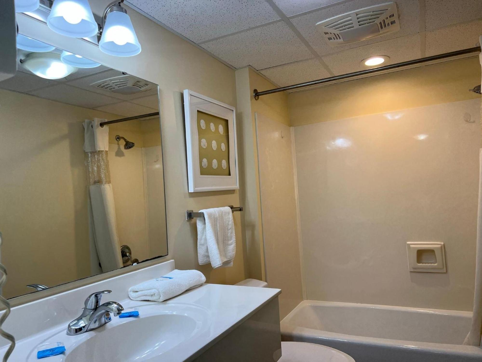 マートルビーチ 2501 S Ocean Blvd, 0811 - Ocean Front Sleeps 6ヴィラ エクステリア 写真