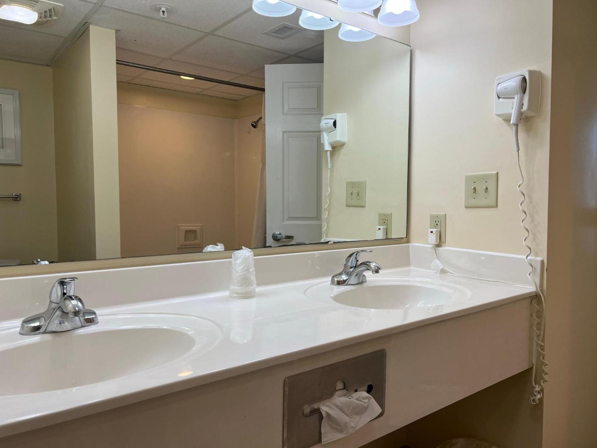 マートルビーチ 2501 S Ocean Blvd, 0811 - Ocean Front Sleeps 6ヴィラ エクステリア 写真