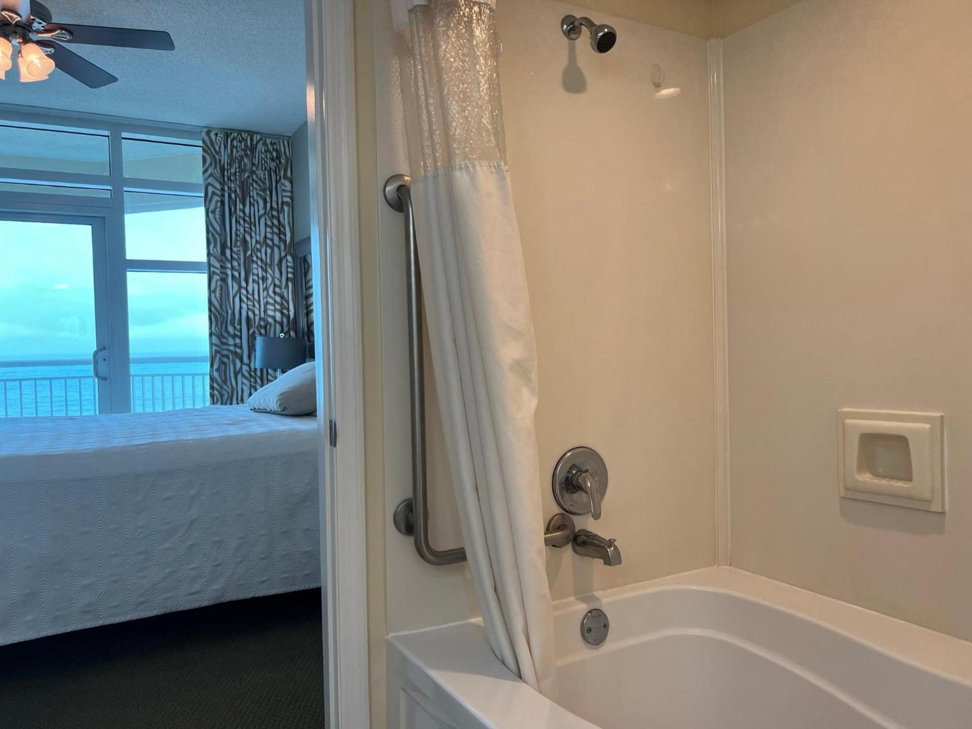 マートルビーチ 2501 S Ocean Blvd, 0811 - Ocean Front Sleeps 6ヴィラ エクステリア 写真