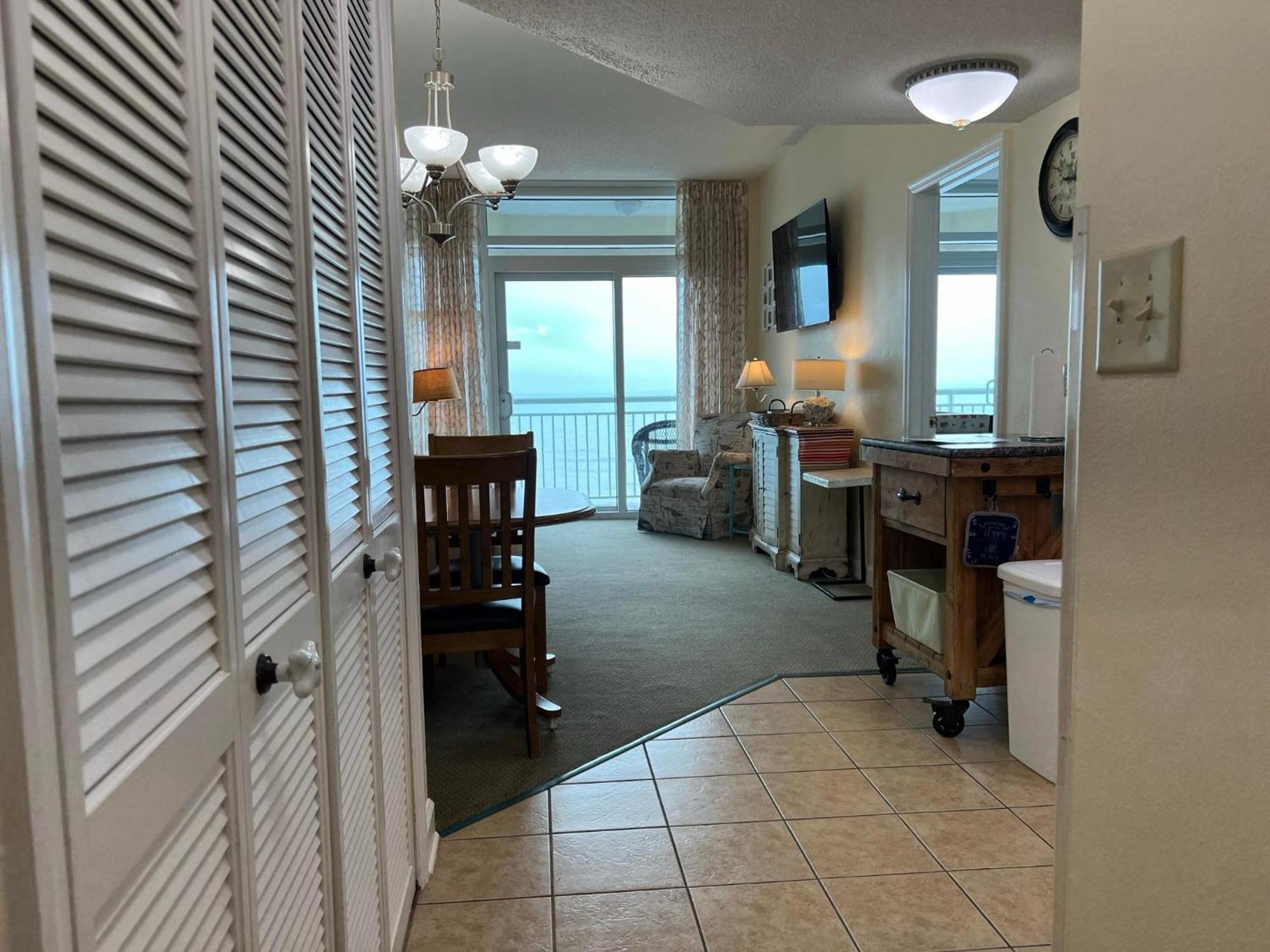 マートルビーチ 2501 S Ocean Blvd, 0811 - Ocean Front Sleeps 6ヴィラ エクステリア 写真